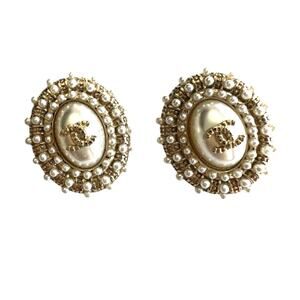 CHANEL Oval Stud and Pearl Embellished Earrings 24C (CHXX030)